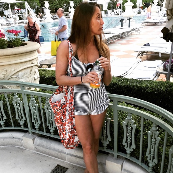 Meet your Posher, Alexandra - Picture 1 of 1